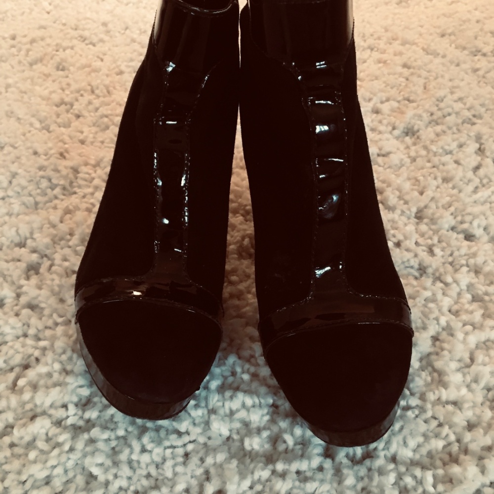Tori Burch Black Suede / Patent Leather Bootie 4" - Picture 4 of 4